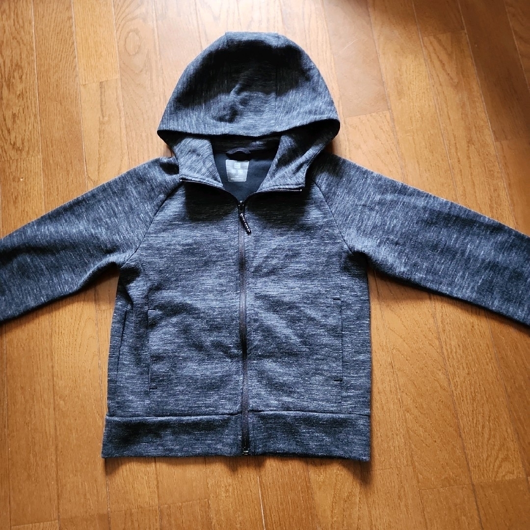 UNIQLO(ユニクロ)のユニクロ　スウェットパーカー　140 キッズ/ベビー/マタニティのキッズ服男の子用(90cm~)(ジャケット/上着)の商品写真