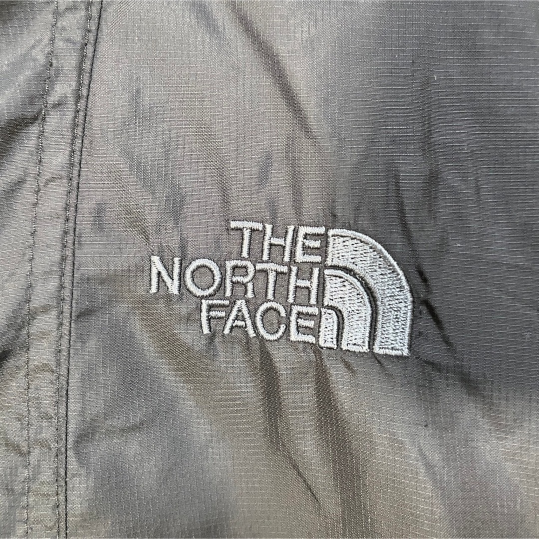 THE NORTH FACE(ザノースフェイス)のノースフェイス】ナイロンジャケットパーカー　黒ブラック　XL刺繍ワンポイント１R メンズのジャケット/アウター(ナイロンジャケット)の商品写真