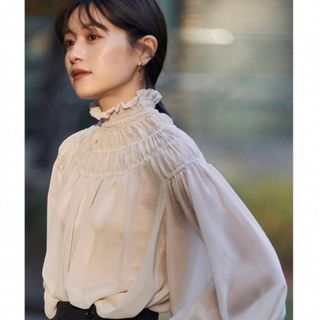 ánuans - L’Or ロル Yoke shirring blouse