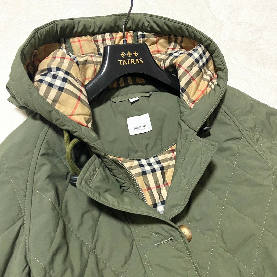 BURBERRY(バーバリー)の★美品　バーバリーロンドン　キルティング　コート　ノバチェック　フード　現行タグ レディースのジャケット/アウター(ロングコート)の商品写真