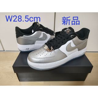 ナイキ(NIKE)の新品タグ付 NIKE  WMNS AIR FORCE 1 '07 SE シルバー(スニーカー)