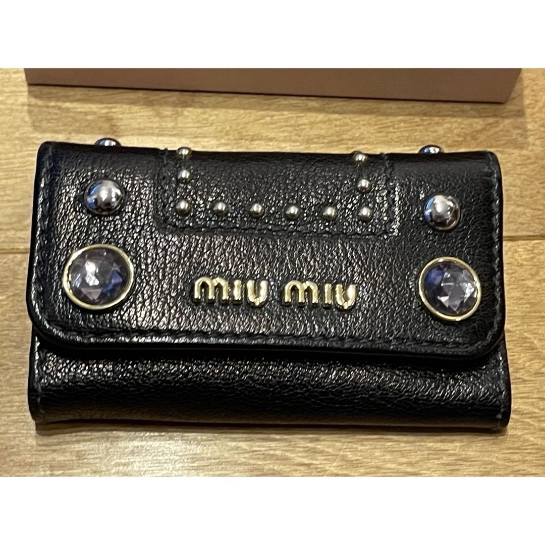 miumiu(ミュウミュウ)のmiu miu ミュウミュウ　キーケース　ブラック レディースのファッション小物(キーケース)の商品写真