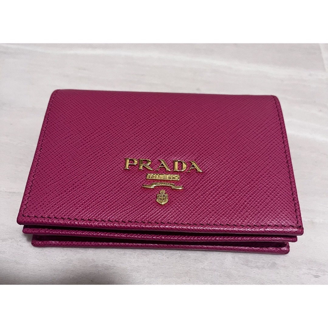 PRADA(プラダ)の限定値下げ！PRADA プラダ 二つ折り財布 ミニ財布 レディースのファッション小物(財布)の商品写真