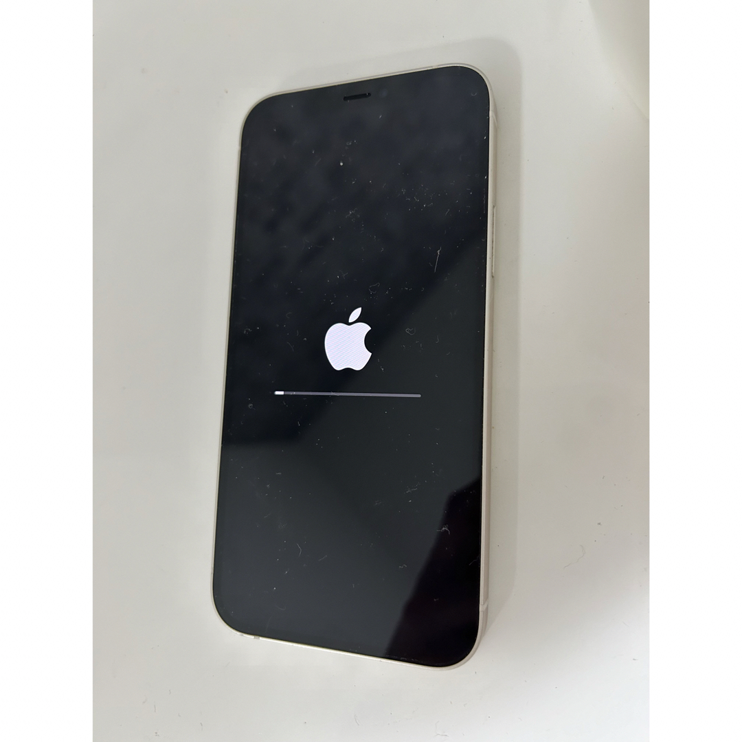 Apple(アップル)のiPhone12 64G ホワイト スマホ/家電/カメラのスマートフォン/携帯電話(スマートフォン本体)の商品写真
