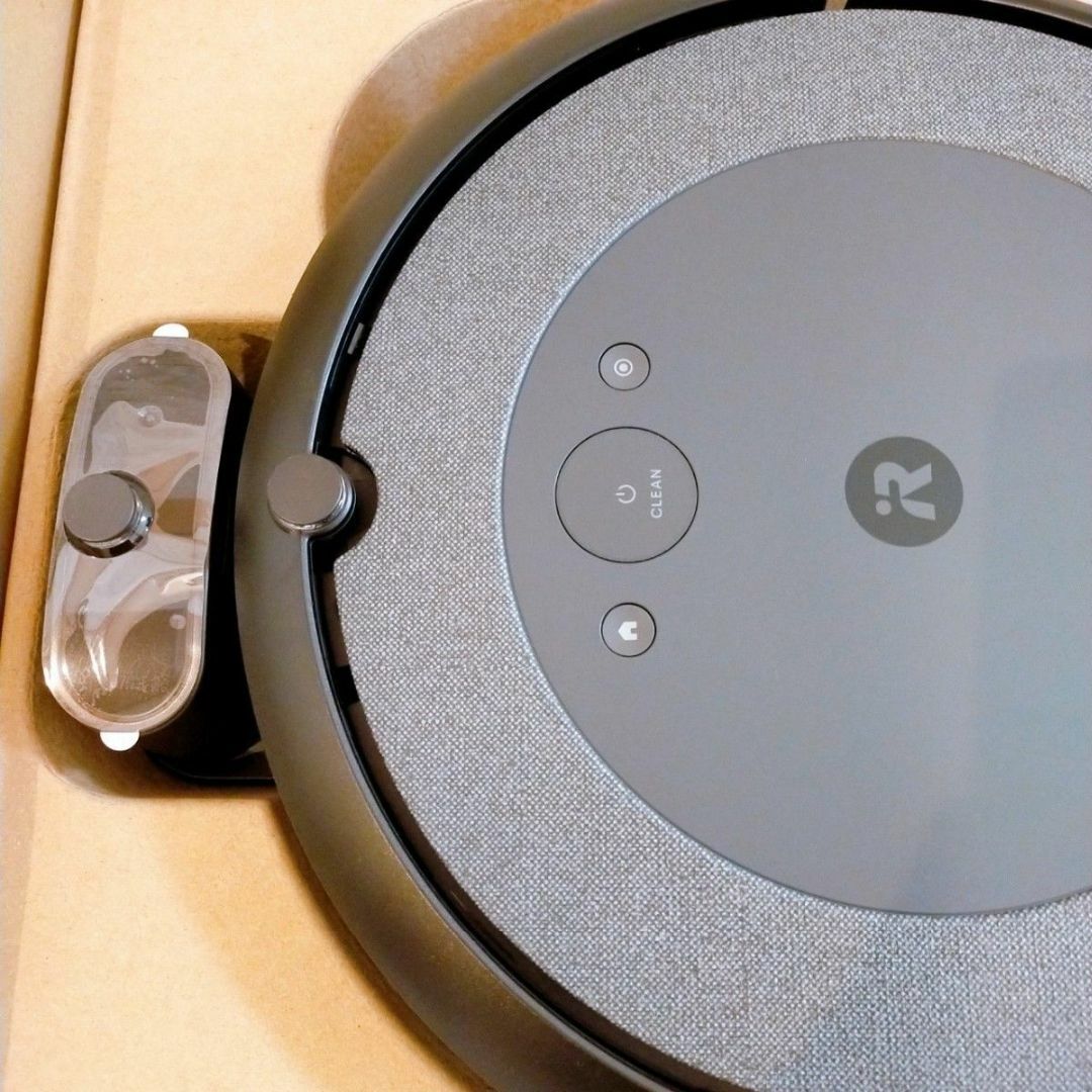 iRobot(アイロボット)の美品　使用少　ルンバ i5 ロボット掃除機 Roomba iRobot スマホ/家電/カメラの生活家電(掃除機)の商品写真