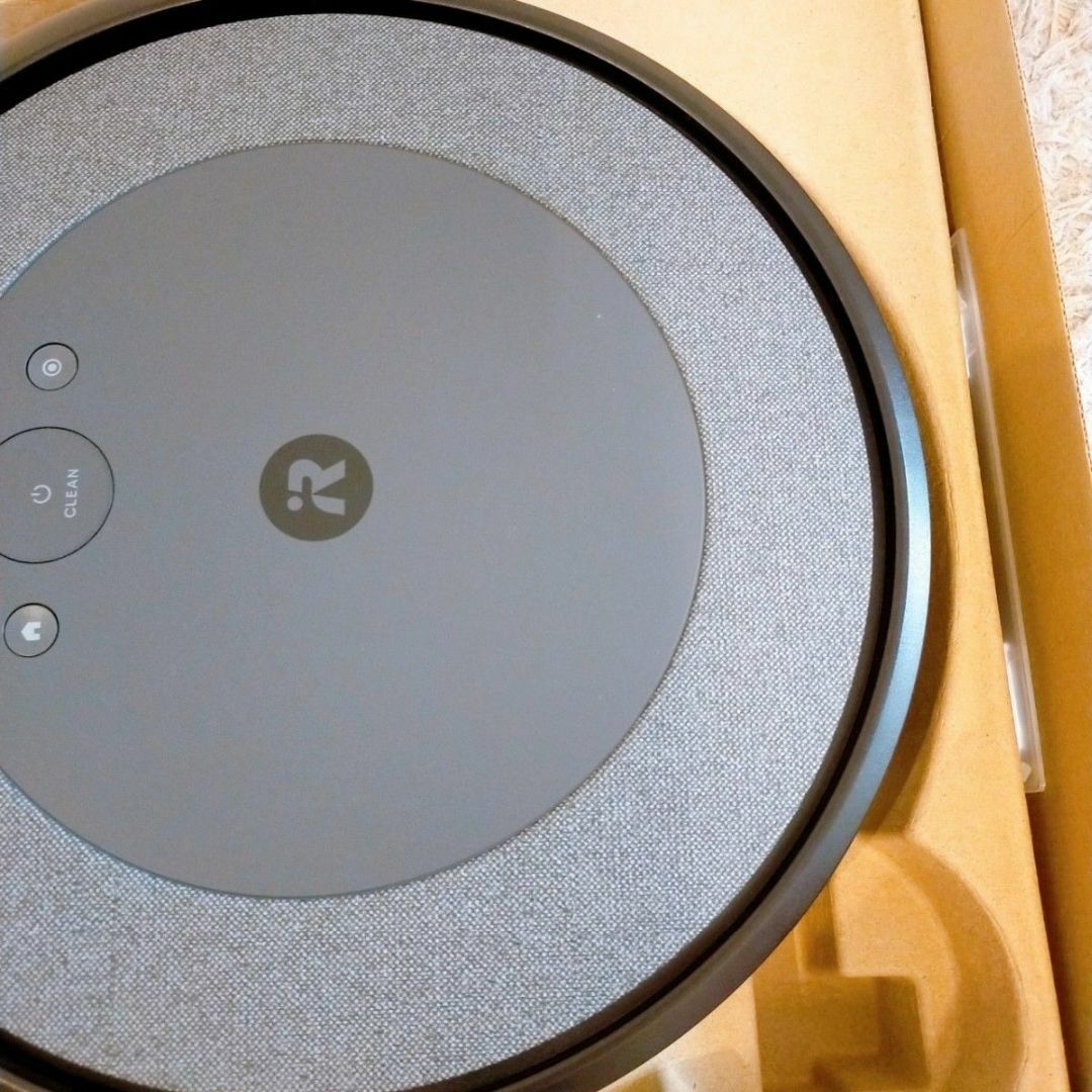 iRobot(アイロボット)の美品　使用少　ルンバ i5 ロボット掃除機 Roomba iRobot スマホ/家電/カメラの生活家電(掃除機)の商品写真