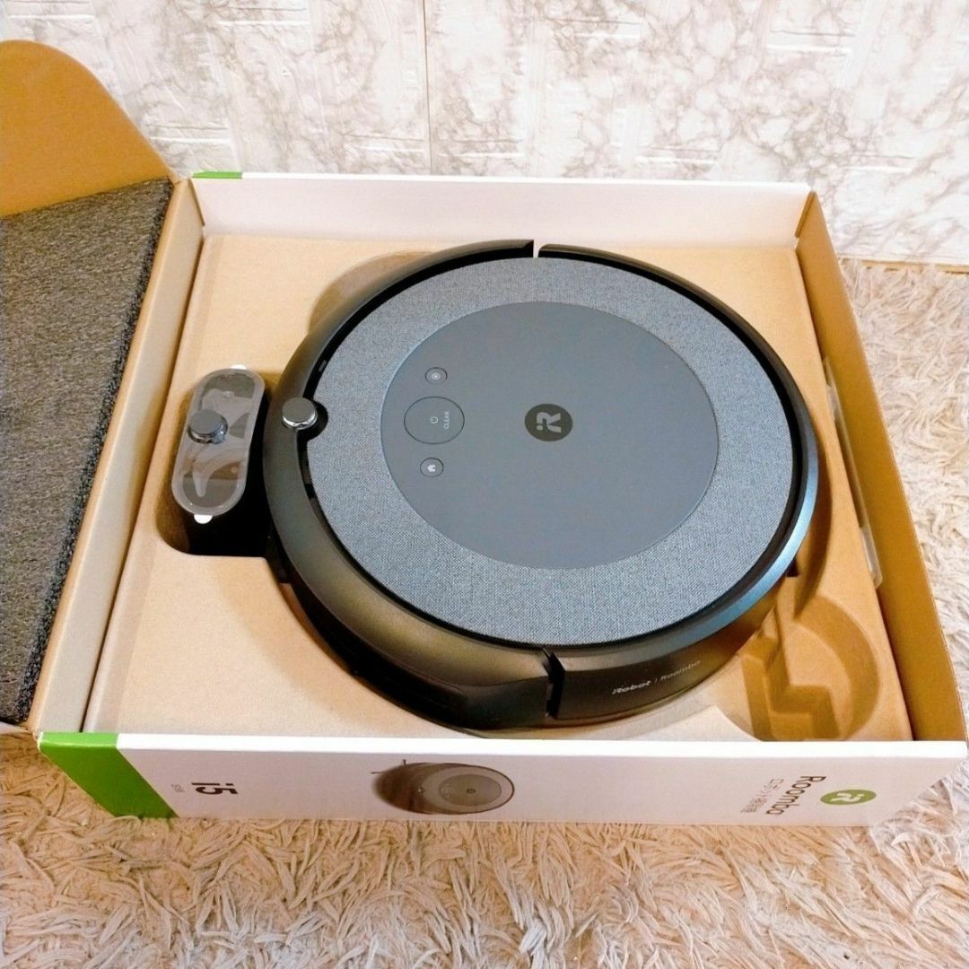 iRobot(アイロボット)の美品　使用少　ルンバ i5 ロボット掃除機 Roomba iRobot スマホ/家電/カメラの生活家電(掃除機)の商品写真