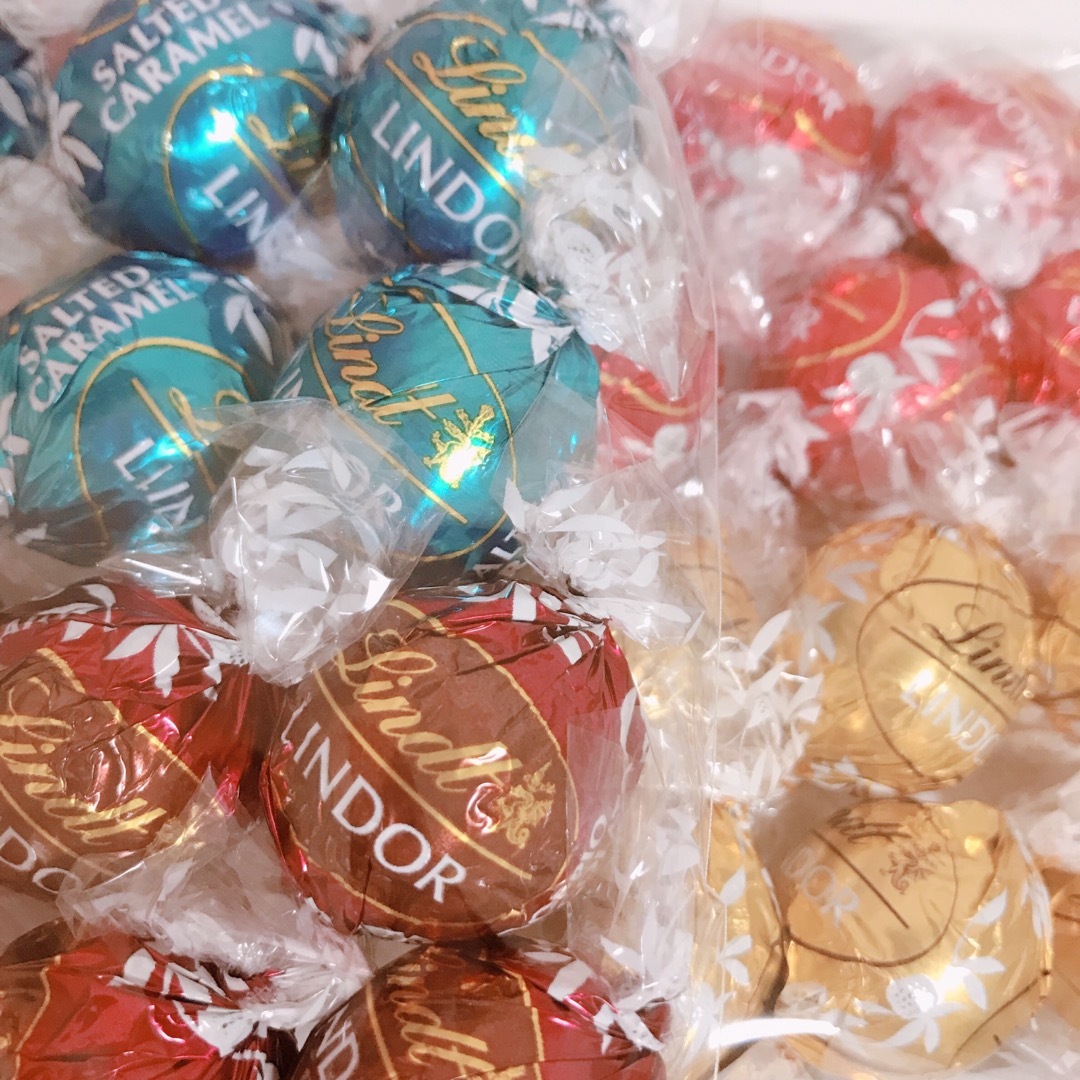 Lindt(リンツ)の【数量限定】★24個★【ピンク】リンツ＊リンドール 【コストコ＊Costco】 食品/飲料/酒の食品(菓子/デザート)の商品写真