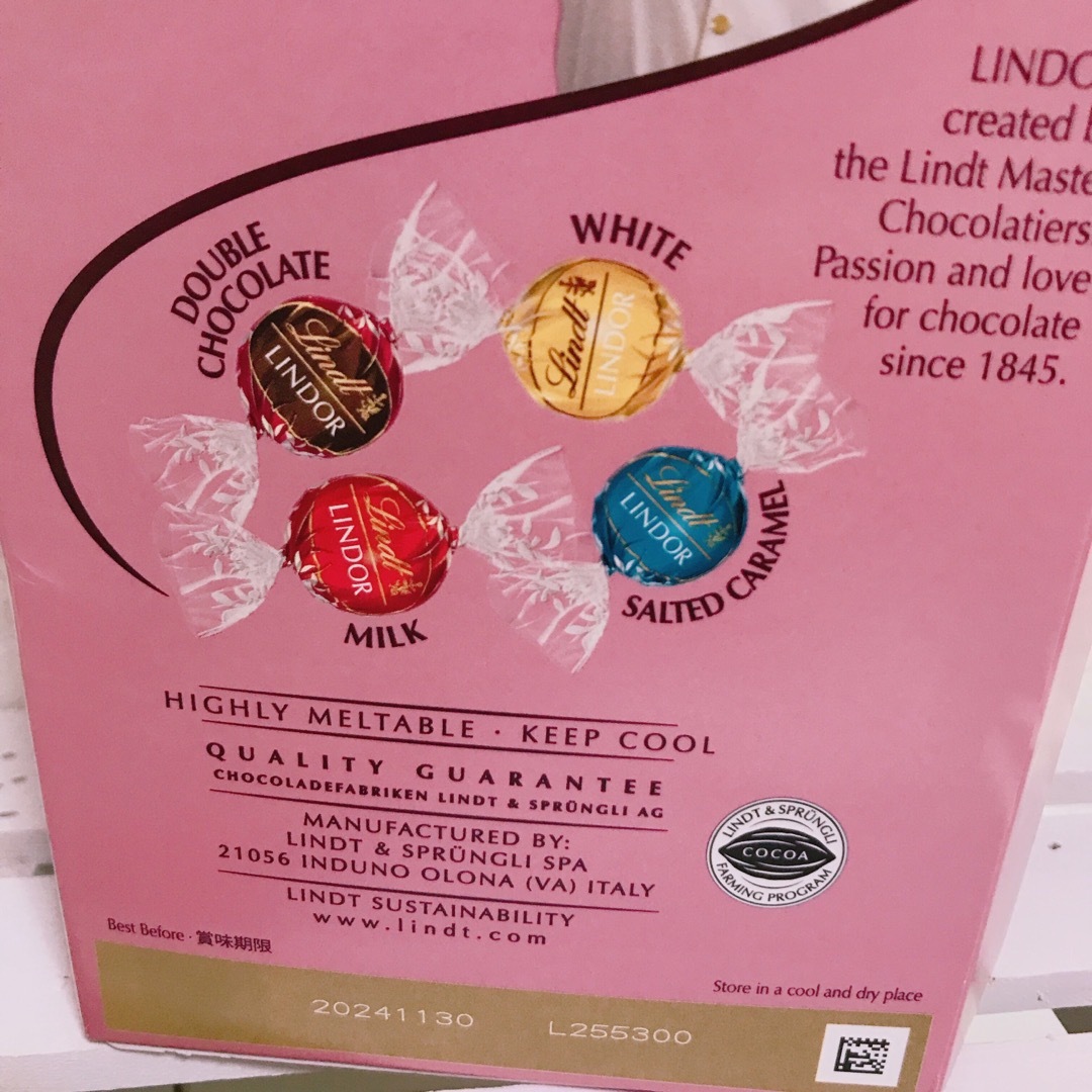 Lindt(リンツ)の【数量限定】★24個★【ピンク】リンツ＊リンドール 【コストコ＊Costco】 食品/飲料/酒の食品(菓子/デザート)の商品写真