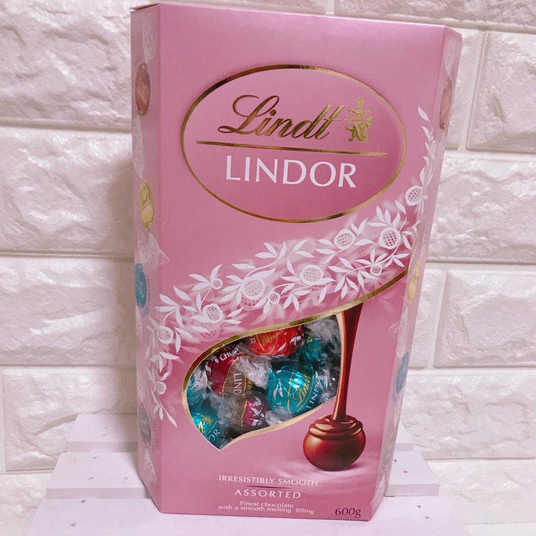 Lindt(リンツ)の【数量限定】★24個★【ピンク】リンツ＊リンドール 【コストコ＊Costco】 食品/飲料/酒の食品(菓子/デザート)の商品写真