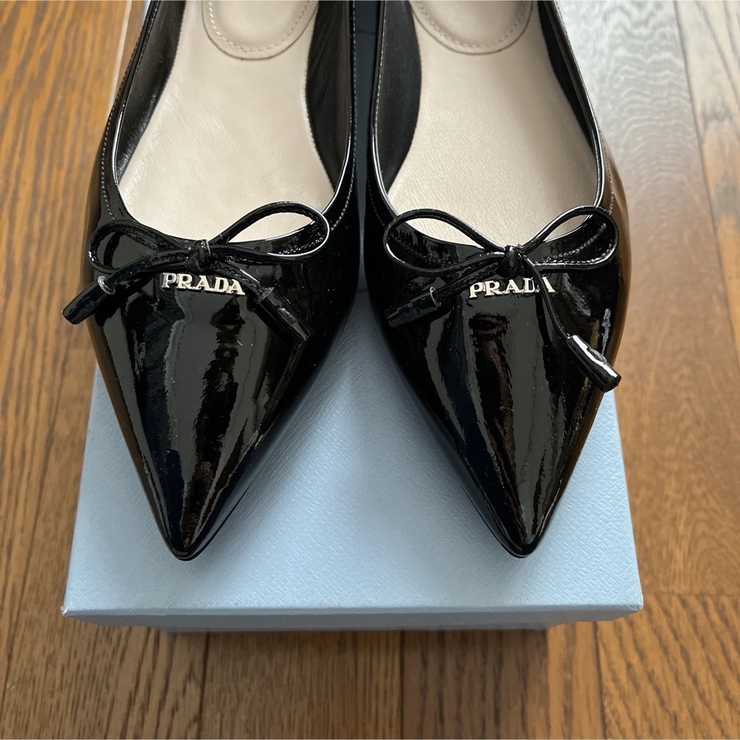 PRADA(プラダ)の美品　PRADA フラットシューズ　バレエシューズ38　ブラック　8 レディースの靴/シューズ(ハイヒール/パンプス)の商品写真