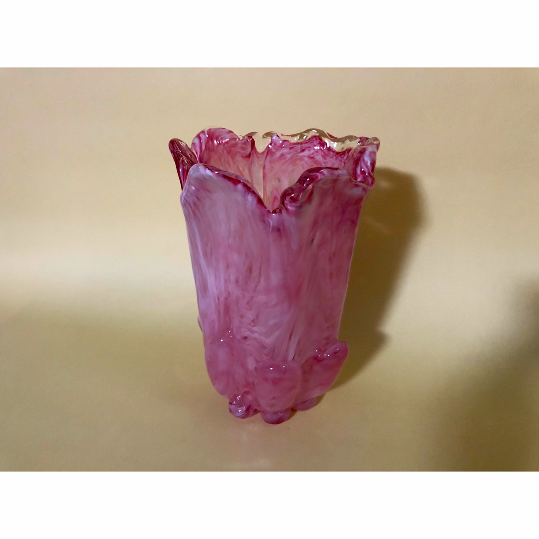 レトロ　ガラス　フリル花瓶 インテリア/住まい/日用品のインテリア小物(花瓶)の商品写真