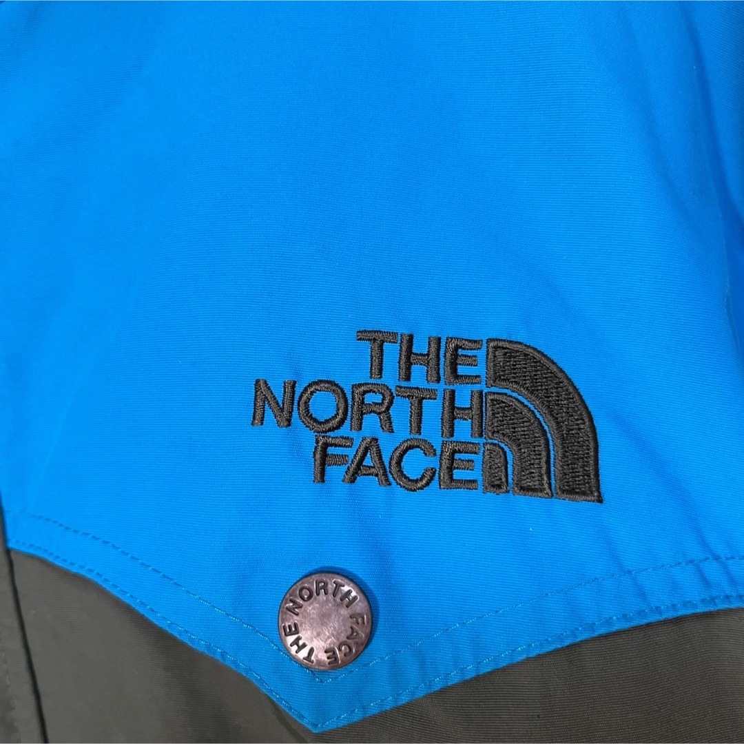 THE NORTH FACE(ザノースフェイス)の【ノースフェイス】マウンテンパーカー　カーキー青　刺繍ワンポイントロゴ１R メンズのジャケット/アウター(マウンテンパーカー)の商品写真