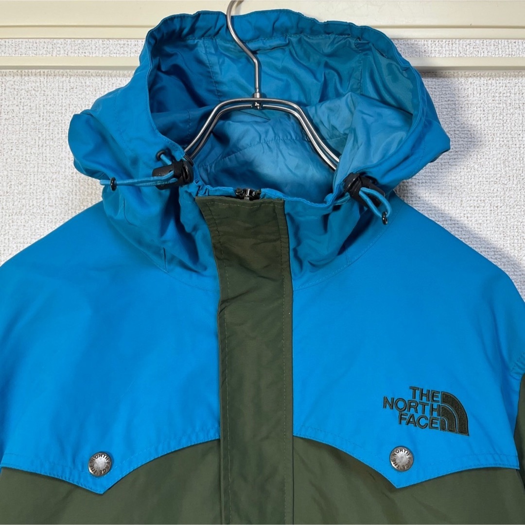 THE NORTH FACE(ザノースフェイス)の【ノースフェイス】マウンテンパーカー　カーキー青　刺繍ワンポイントロゴ１R メンズのジャケット/アウター(マウンテンパーカー)の商品写真