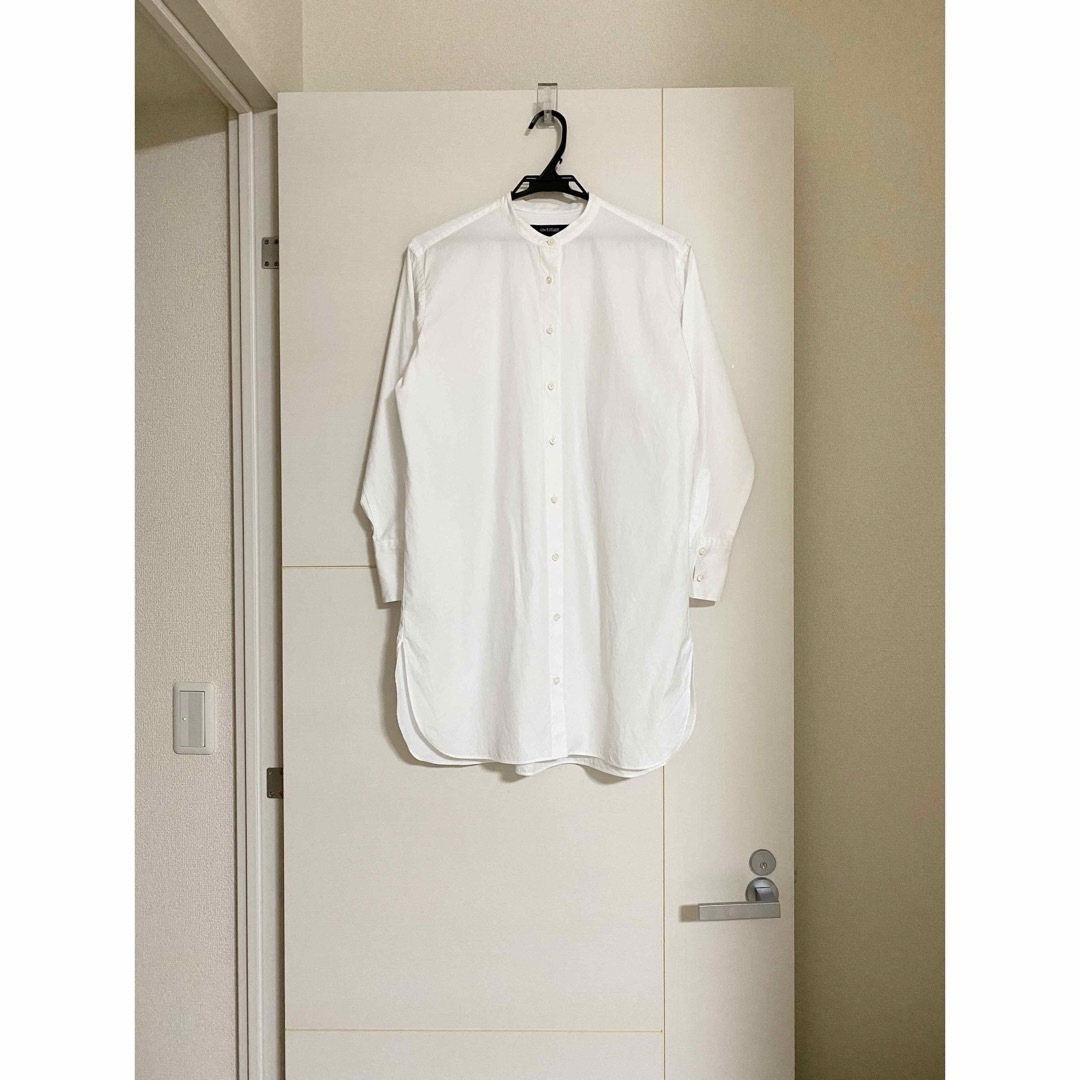 UNTITLED(アンタイトル)のUNTITLED ホワイトシャツ　バックタック レディースのトップス(シャツ/ブラウス(長袖/七分))の商品写真