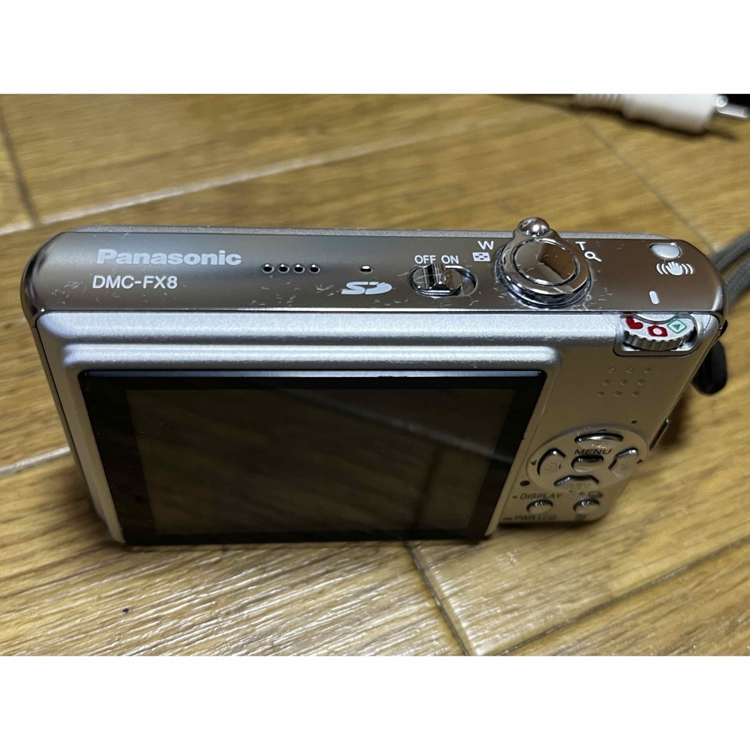 Panasonic(パナソニック)のPanasonic LUMIX DMC-FX8-S シルバー コンパクトデジタル スマホ/家電/カメラのカメラ(コンパクトデジタルカメラ)の商品写真