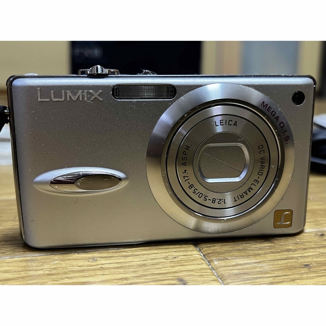 Panasonic(パナソニック)のPanasonic LUMIX DMC-FX8-S シルバー コンパクトデジタル スマホ/家電/カメラのカメラ(コンパクトデジタルカメラ)の商品写真