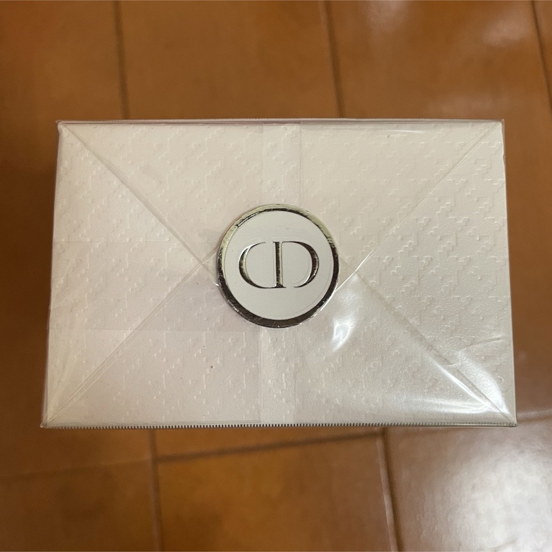 Christian Dior(クリスチャンディオール)の新品　ブルーミングブーケ　ディオール　未開封　香水 100ml コスメ/美容の香水(香水(女性用))の商品写真