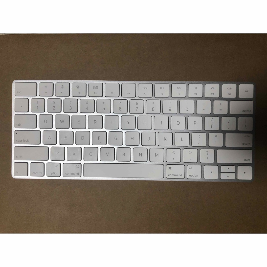Apple(アップル)のMagic Mouse 2 & Magic Keyboard 2 スマホ/家電/カメラのPC/タブレット(PC周辺機器)の商品写真
