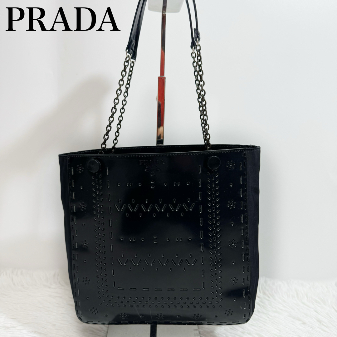 PRADA(プラダ)の超美品✨PRADA プラダ　ロゴ型押し　カットワーク　チェーンハンドバッグ レディースのバッグ(ハンドバッグ)の商品写真