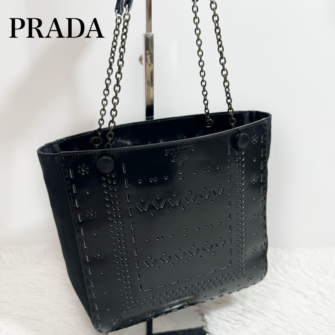 PRADA(プラダ)の超美品✨PRADA プラダ　ロゴ型押し　カットワーク　チェーンハンドバッグ レディースのバッグ(ハンドバッグ)の商品写真