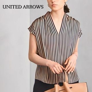 ユナイテッドアローズ(UNITED ARROWS)のエアリーで上品な光沢♪　とろみ　ストライプ Vネックブラウス　フリー　ベージュ(シャツ/ブラウス(半袖/袖なし))