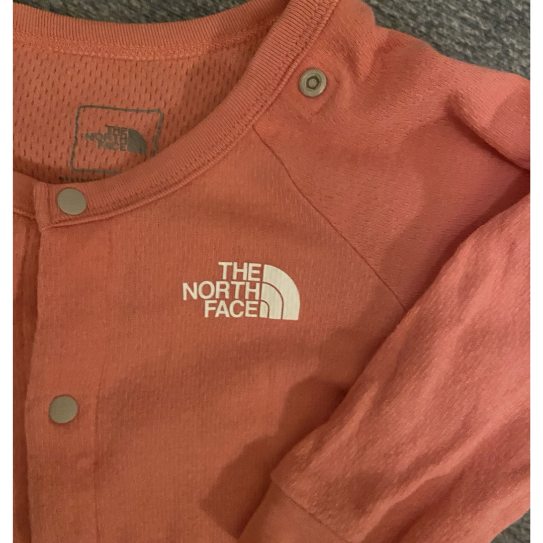 THE NORTH FACE(ザノースフェイス)のTHE NORTH FACE 80cm ロンパース　ベビー服　女の子服 キッズ/ベビー/マタニティのベビー服(~85cm)(ロンパース)の商品写真