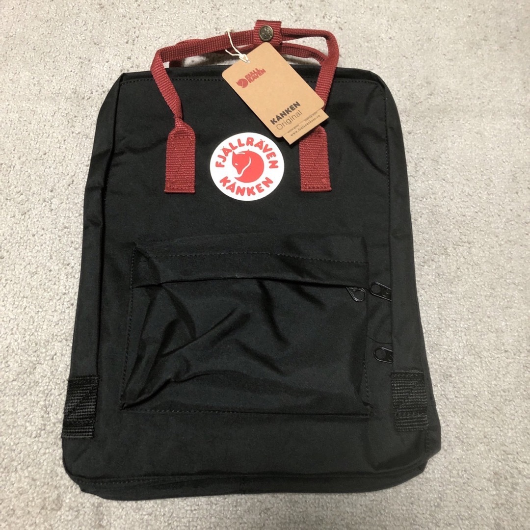 FJALLRAVEN KANKEN(フェールラーベンカンケン)の新品 フェールラーベンカンケン ブラックレッド　16L リュック レディースのバッグ(リュック/バックパック)の商品写真