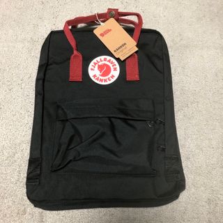 フェールラーベンカンケン(FJALLRAVEN KANKEN)の新品 フェールラーベンカンケン ブラックレッド　16L リュック(リュック/バックパック)