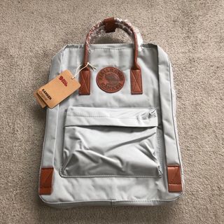 フェールラーベンカンケン(FJALLRAVEN KANKEN)の新品 フェールラーベンカンケン グレー　16L リュック(リュック/バックパック)