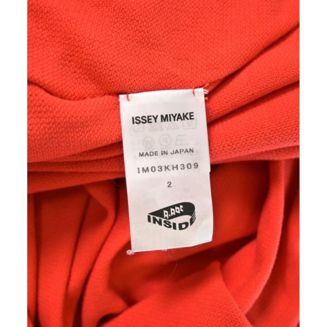 ISSEY MIYAKE(イッセイミヤケ)のISSEY MIYAKE イッセイミヤケ ワンピース F 赤 【古着】【中古】 レディースのワンピース(ひざ丈ワンピース)の商品写真