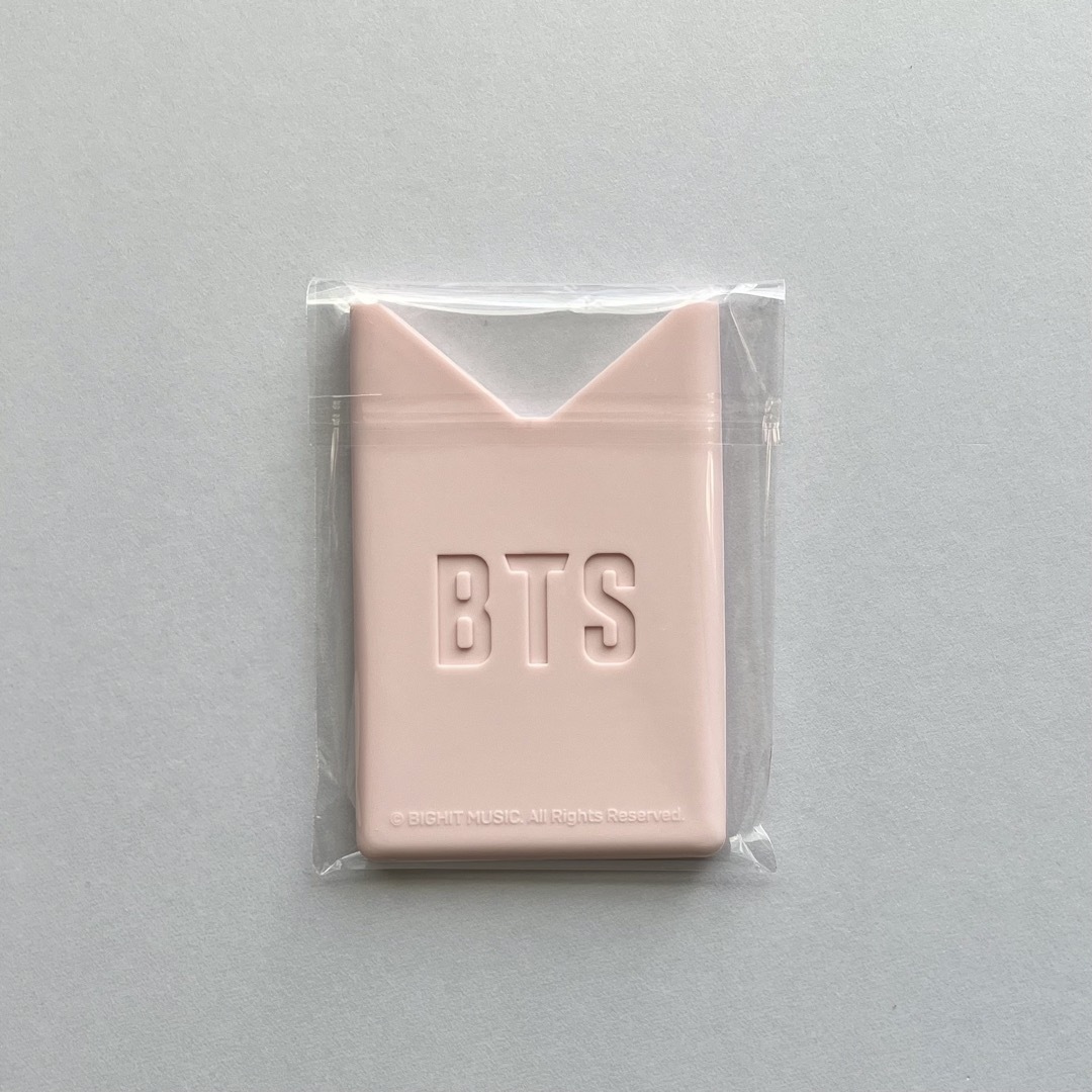 防弾少年団(BTS)(ボウダンショウネンダン)のBTS ARMY MEMBERSHIP GIFT カードホルダー 新品未開封 エンタメ/ホビーのタレントグッズ(アイドルグッズ)の商品写真