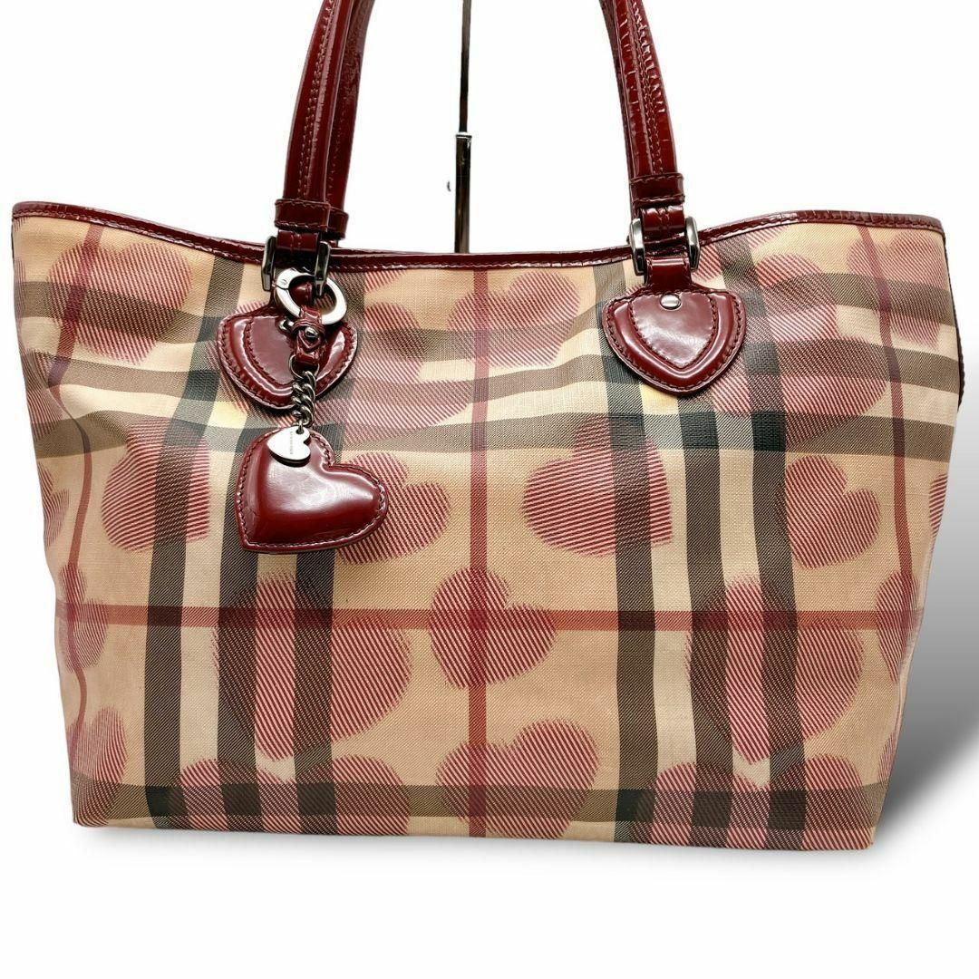 BURBERRY(バーバリー)のBurberry トートバッグ ノバチェック ハート ピンク エナメル 肩掛け レディースのバッグ(トートバッグ)の商品写真