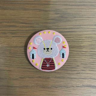 クマノガッコウ(くまのがっこう)のくまのがっこう 刺繍絵本ブローチ 缶バッジ ジャッキー &バターカップ(バッジ/ピンバッジ)