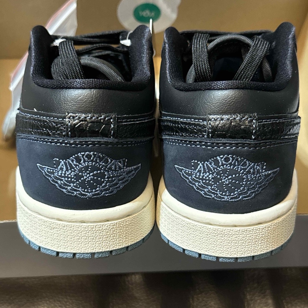 Jordan Brand（NIKE）(ジョーダン)のNIKE  AIR JORDAN 1 LOW SE 新品　22.5cm 匿名配送 レディースの靴/シューズ(スニーカー)の商品写真