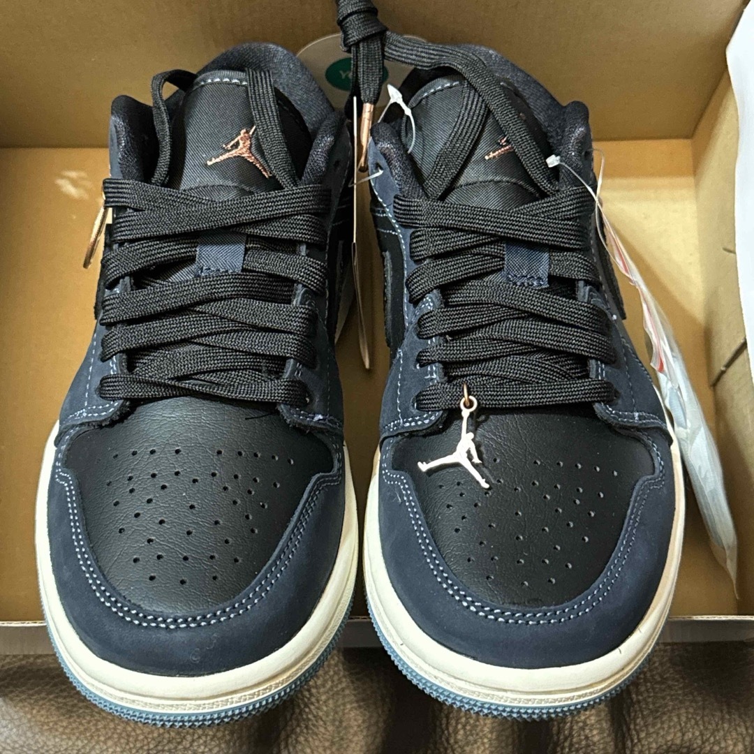 Jordan Brand（NIKE）(ジョーダン)のNIKE  AIR JORDAN 1 LOW SE 新品　22.5cm 匿名配送 レディースの靴/シューズ(スニーカー)の商品写真