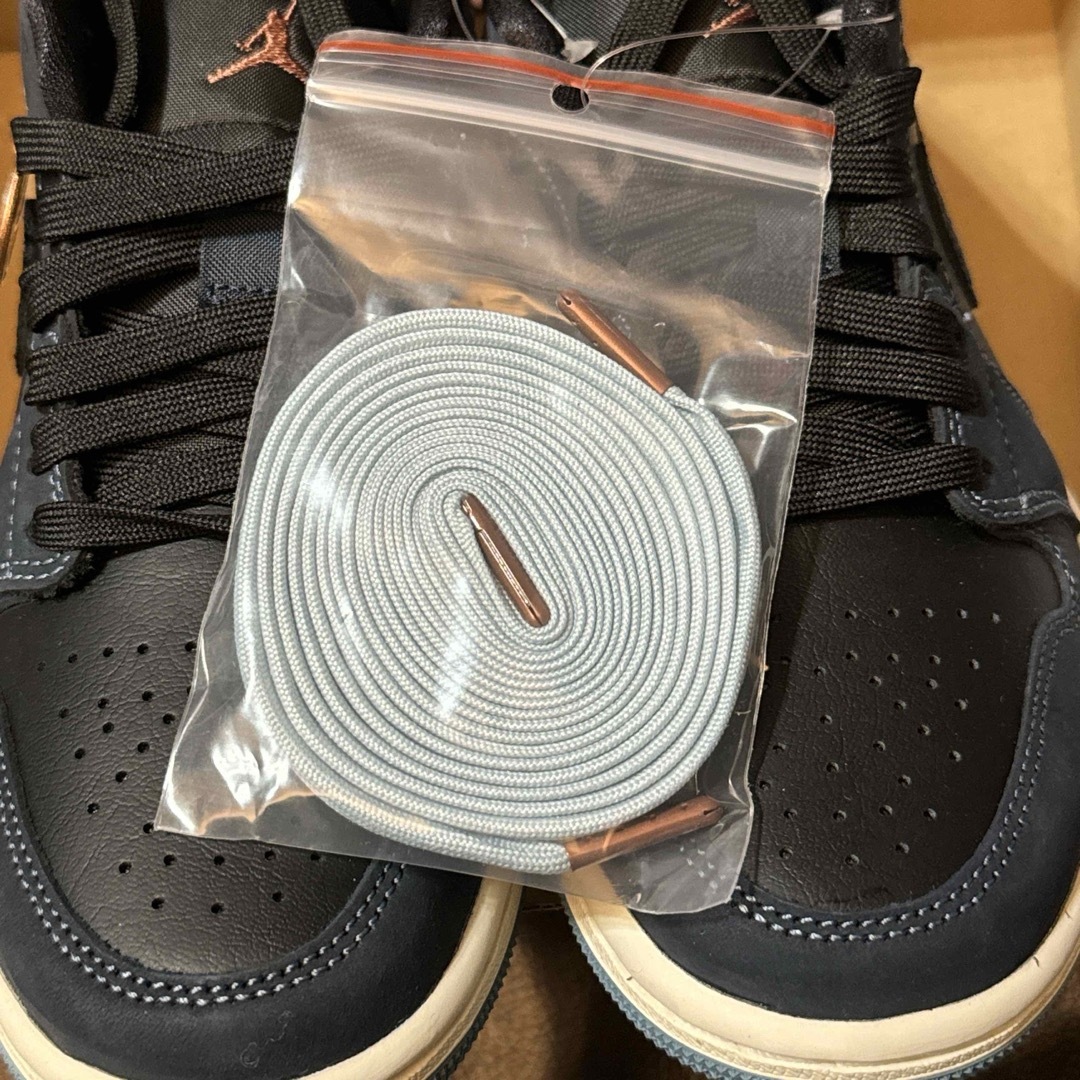 Jordan Brand（NIKE）(ジョーダン)のNIKE  AIR JORDAN 1 LOW SE 新品　22.5cm 匿名配送 レディースの靴/シューズ(スニーカー)の商品写真