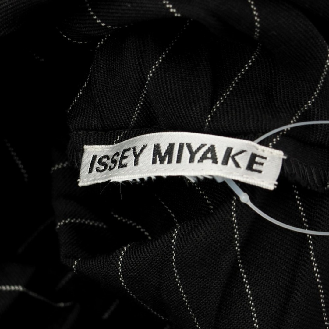 ISSEY MIYAKE(イッセイミヤケ)の【中古】イッセイミヤケ ISSEY MIYAKE 2023年秋冬 プリーツ ノースリーブ ワンピース ブラックxホワイト【サイズ表記なし（L位）】【レディース】 レディースのワンピース(ロングワンピース/マキシワンピース)の商品写真