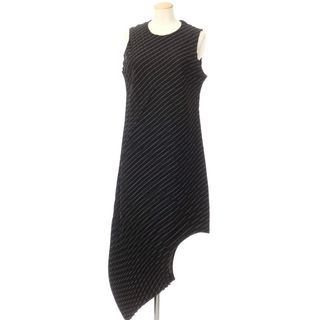 イッセイミヤケ(ISSEY MIYAKE)の【中古】イッセイミヤケ ISSEY MIYAKE 2023年秋冬 プリーツ ノースリーブ ワンピース ブラックxホワイト【サイズ表記なし（L位）】【レディース】(ロングワンピース/マキシワンピース)