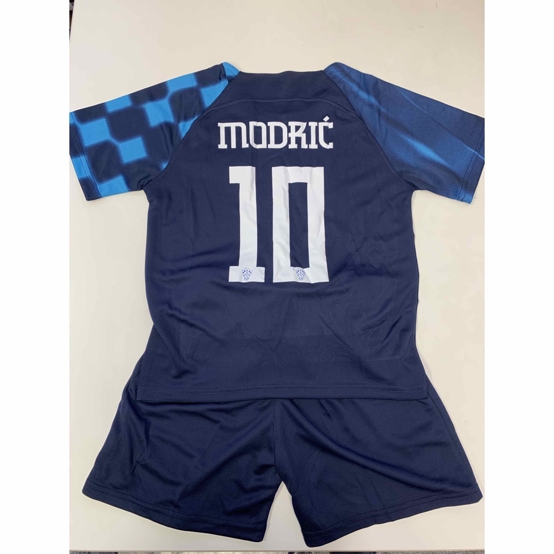 150cmクロアチア代表　モドリチ　子供サッカーユニフォーム キッズ/ベビー/マタニティのキッズ服男の子用(90cm~)(Tシャツ/カットソー)の商品写真