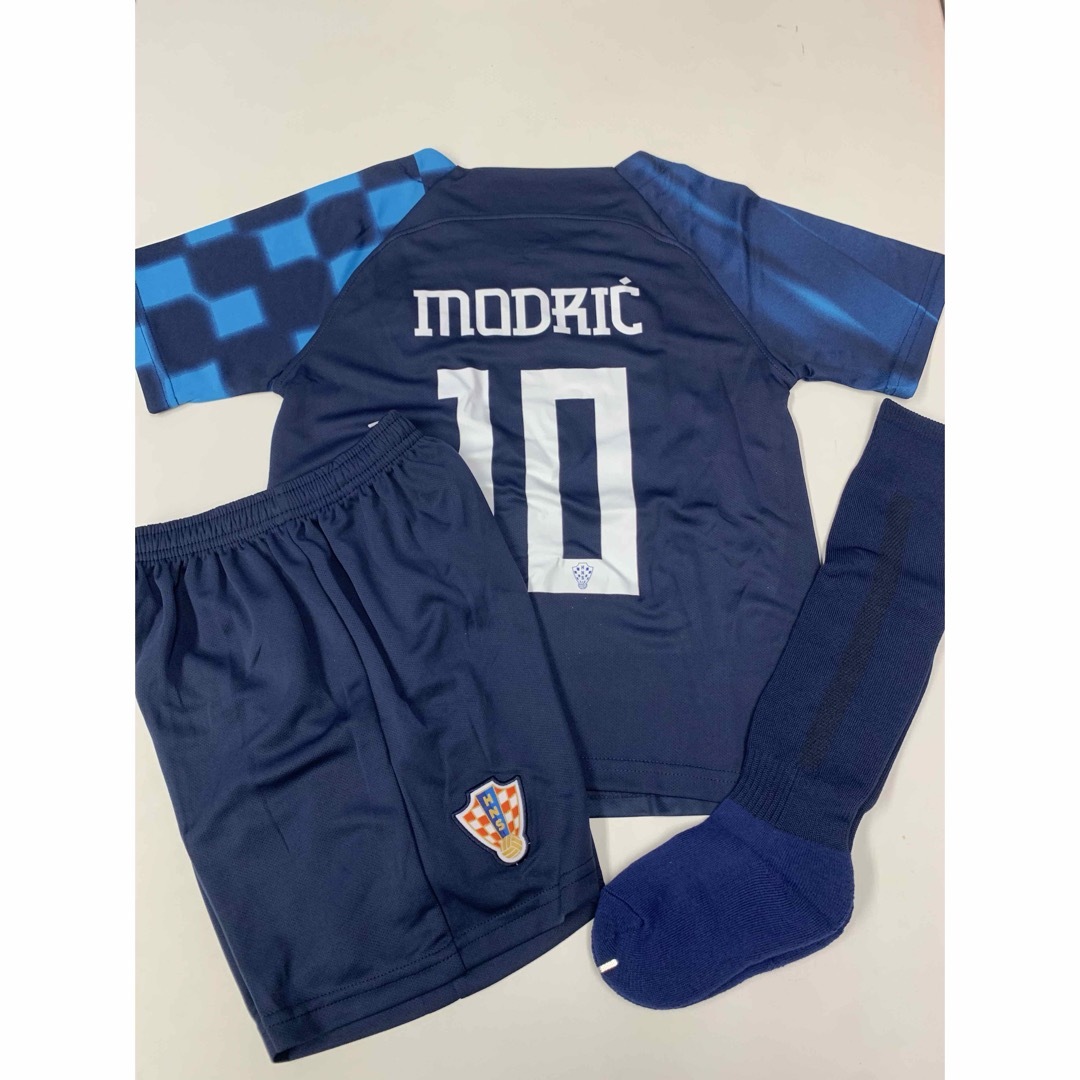 150cmクロアチア代表　モドリチ　子供サッカーユニフォーム キッズ/ベビー/マタニティのキッズ服男の子用(90cm~)(Tシャツ/カットソー)の商品写真