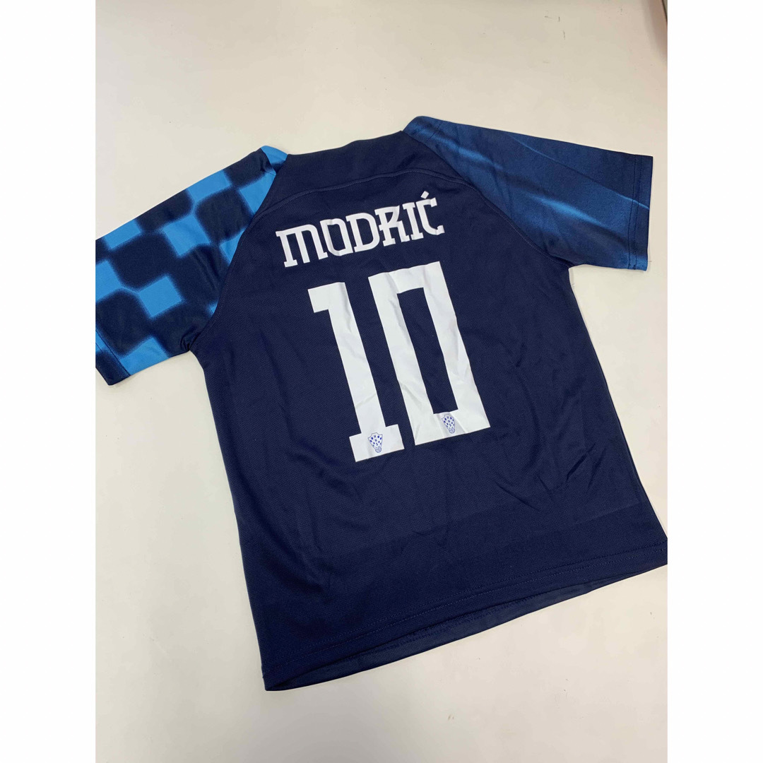 150cmクロアチア代表　モドリチ　子供サッカーユニフォーム キッズ/ベビー/マタニティのキッズ服男の子用(90cm~)(Tシャツ/カットソー)の商品写真