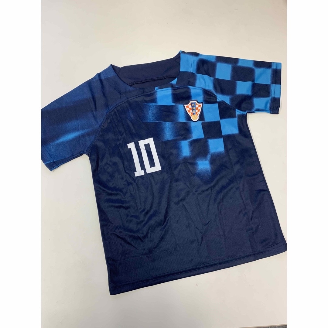 150cmクロアチア代表　モドリチ　子供サッカーユニフォーム キッズ/ベビー/マタニティのキッズ服男の子用(90cm~)(Tシャツ/カットソー)の商品写真