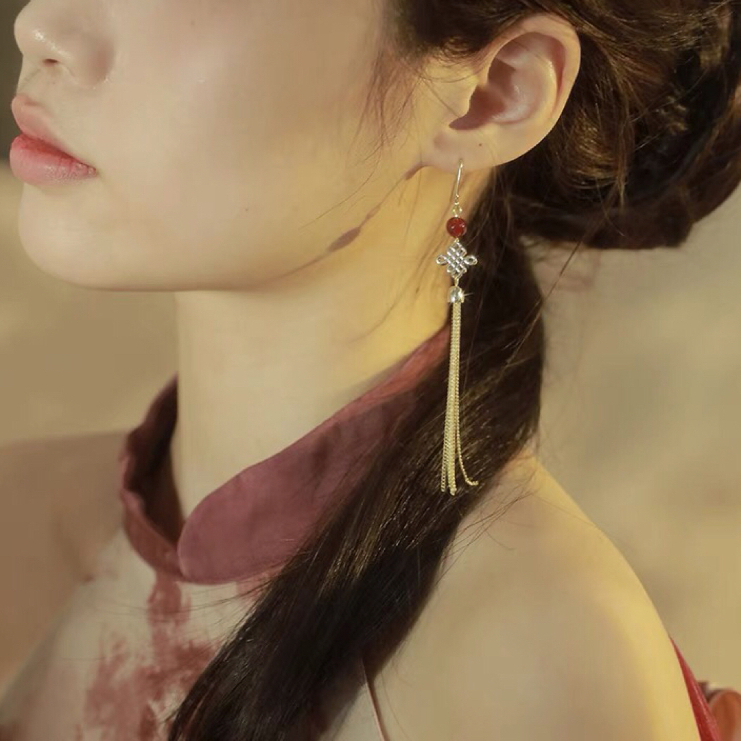 ZARA(ザラ)の中国結流蘇紅珠 赤金色ピアス　中華風　縁起物　結婚式　チャイナドレス　着物　漢服 ハンドメイドのアクセサリー(ピアス)の商品写真