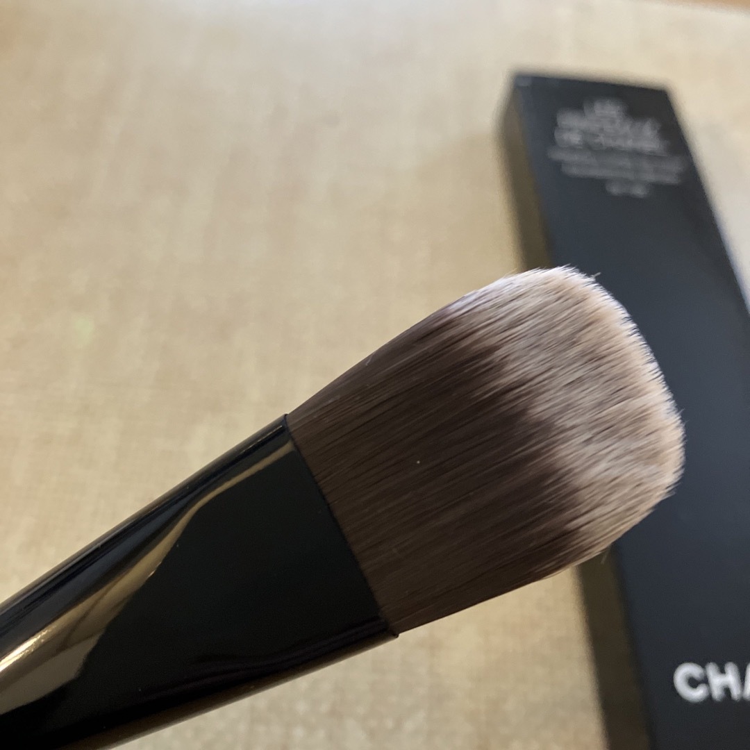 CHANEL(シャネル)のCHANEL   パンソー　フォン　ドゥ　タン   No100 コスメ/美容のメイク道具/ケアグッズ(チーク/フェイスブラシ)の商品写真