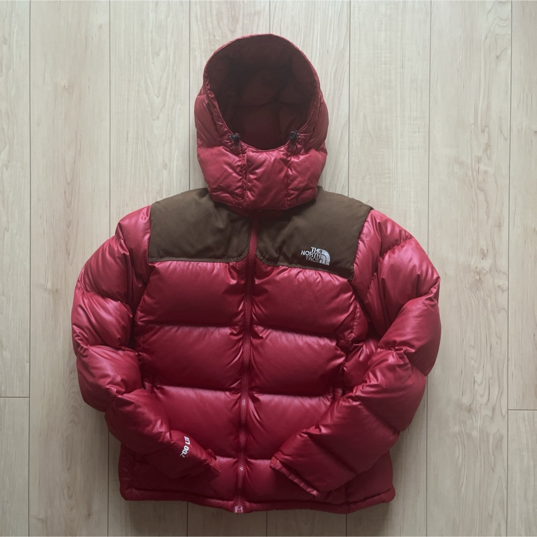 THE NORTH FACE(ザノースフェイス)のノースフェイス　ダウンジャケット　レッド　700フィル　レディースＭ レディースのジャケット/アウター(ダウンジャケット)の商品写真