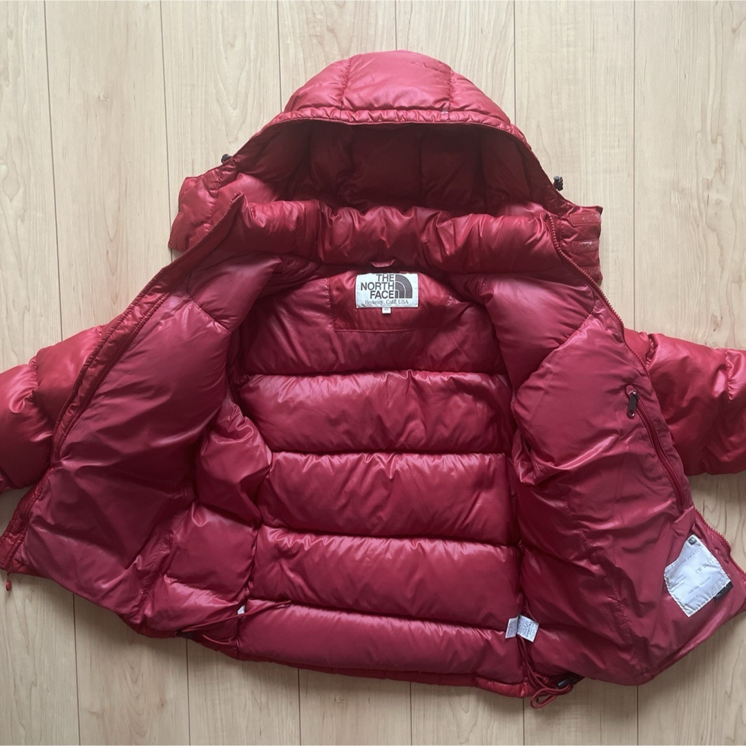 THE NORTH FACE(ザノースフェイス)のノースフェイス　ダウンジャケット　レッド　700フィル　レディースＭ レディースのジャケット/アウター(ダウンジャケット)の商品写真