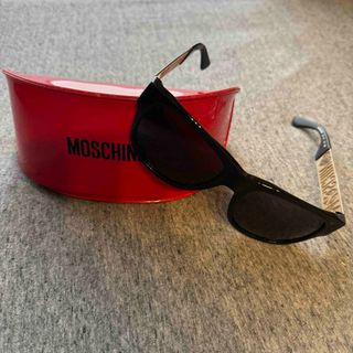 モスキーノ(MOSCHINO)のMOSCHINO♡ブラック×ゴールドロゴサングラス(サングラス/メガネ)