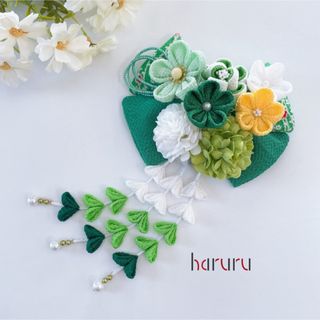 つまみ細工の髪飾り【緑リボン】成人式　振袖　卒業式　袴　浴衣　七五三　着物に♪(ヘアアクセサリー)