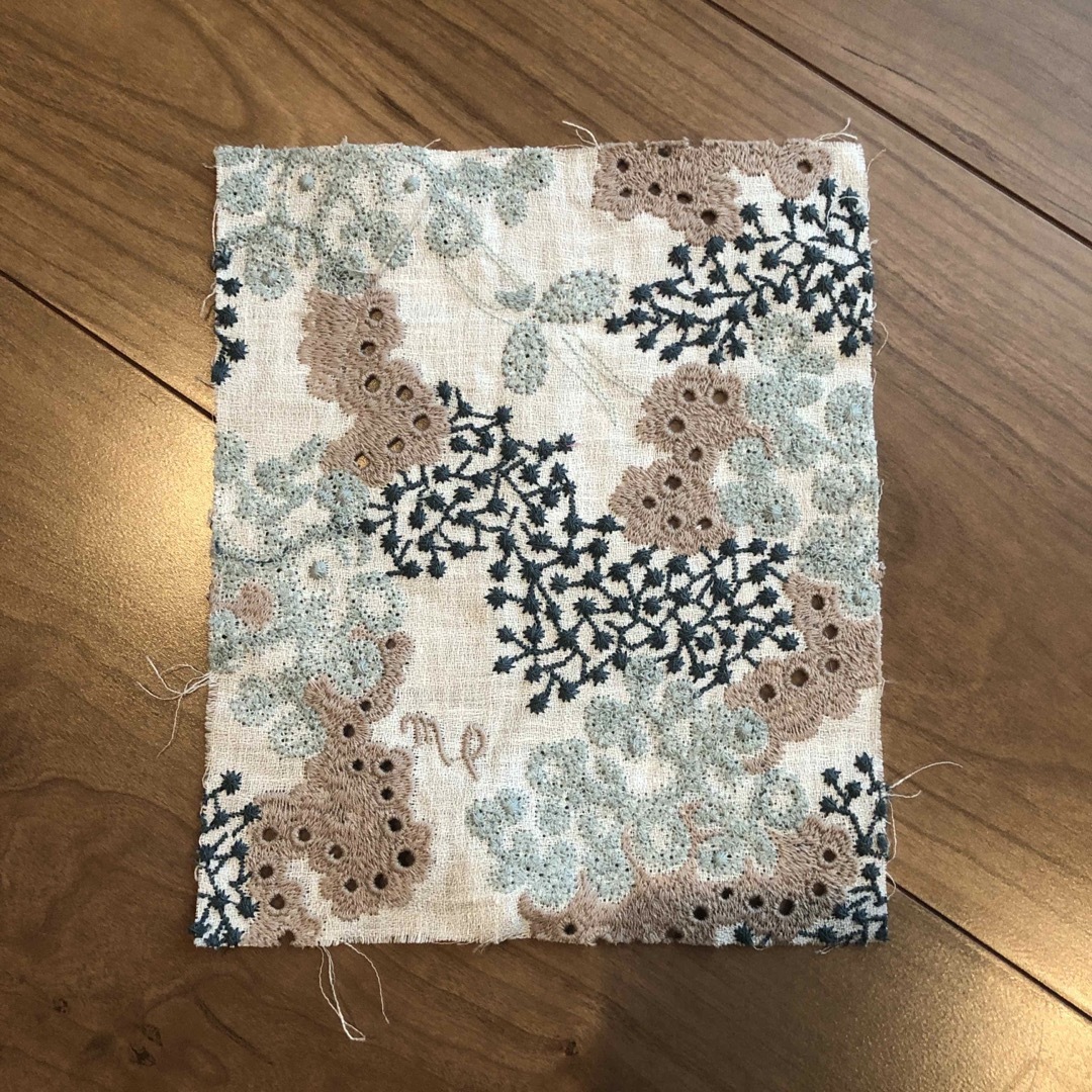 mina perhonen(ミナペルホネン)のミナペルホネン　happy camouflage はぎれ ハンドメイドの素材/材料(生地/糸)の商品写真